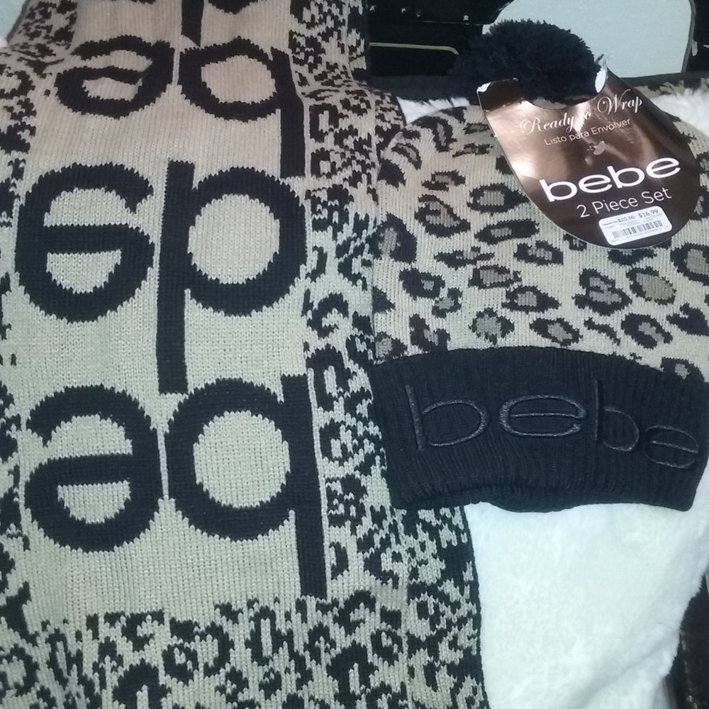 Hat /scarf set Unisex.Bebe brand Leopard tiny snag